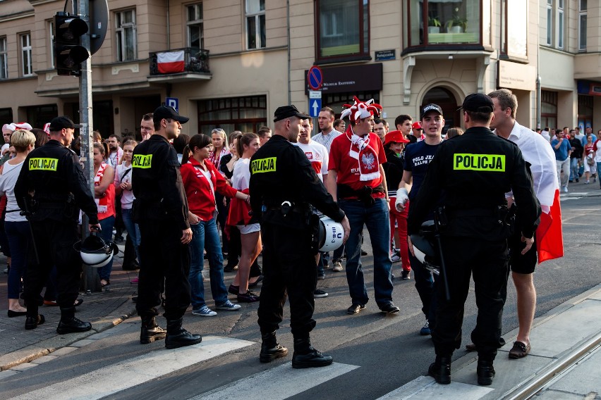 Poznań - Strefa Kibica zamknięta na godzinę przed meczem [ZDJĘCIA]