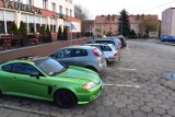 KROSNO ODRZAŃSKIE: Mieszkańcy wskazują miejsca, gdzie brakuje parkingów. Czy miasto zrobi dodatkowe miejsca? (ZDJĘCIA)