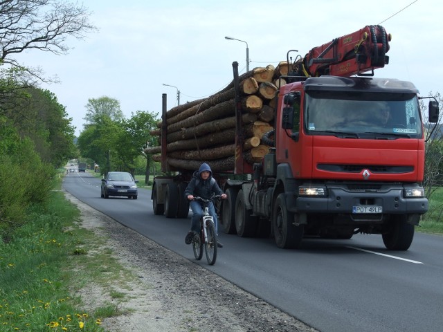 Rowerzyści poruszający się po drogach powiatu wieluńskiego muszą mocno się pilnować