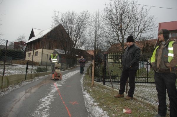 Słopnice: dlaczego zwinęli asfalt na drodze? [ZDJĘCIA]