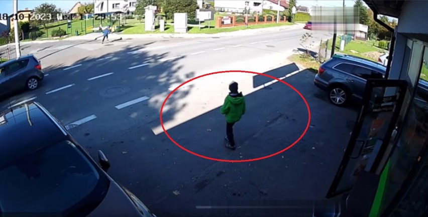 Tragedia uniknięta o centymetry w Żorach! Dziecko potrącone przez samochód przed sklepem