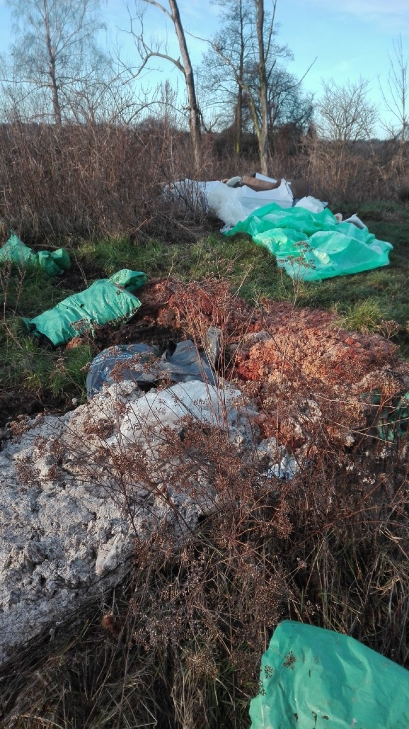 Dwa dzikie wysypiska śmieci nad Prosną [FOTO]