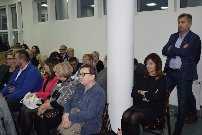 Podczas pierwszej sesji nowej Rady Miasta Skierniewice radni...