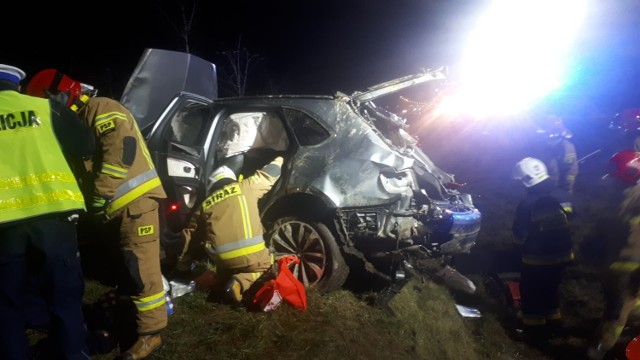 Wypadek Bentleya na S7. Kierowca wyleciał z auta. Zginął na miejscu