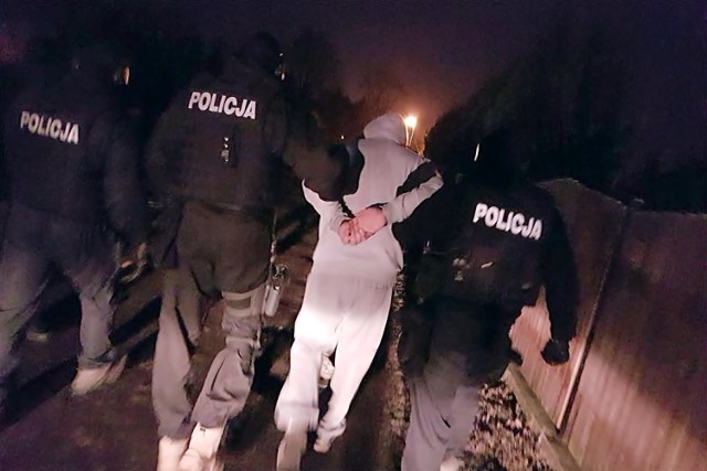 Czterech recydywistów wysadzających bankomaty zatrzymali policjanci z Poznania