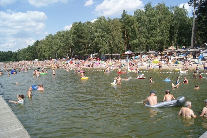 Gołuchów. Tłumy na plaży w Gołuchowie. O krok od prawdziwej...