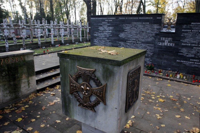 Cmentarz Wojskowy na Powązkach
Cmentarz zajmuje powierzchnię...