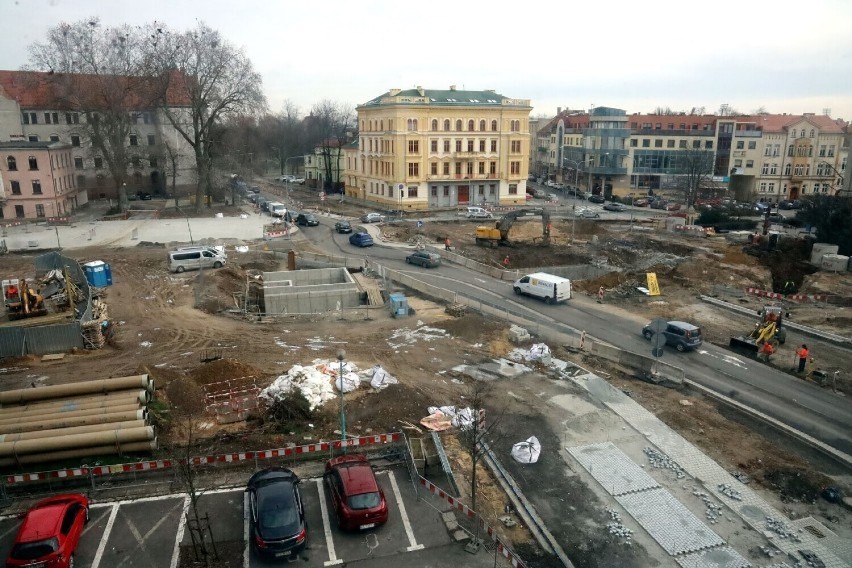 Uwaga, kierowcy w Legnicy! Od poniedziałku 27 lutego zmiana organizacji ruchu przy Placu Słowiańskim