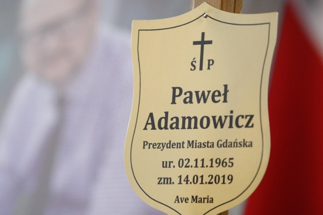 Pogrzeb Pawła Adamowicza. Tłumy Polaków i warszawska reprezentacja żegnały Prezydenta Gdańska