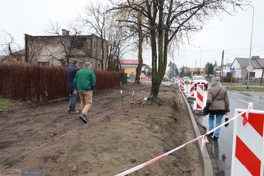 Tak przebiega budowa ścieżki rowerowej przy ulicy Ostrowskiej we Włocławku [zdjęcia]