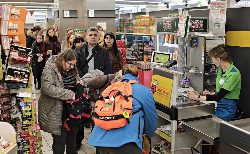 Właściciel zaproponował dodatek do pensji za pracę w...