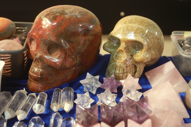 W III LO w Rzeszowie podczas weekendu odbyła się kolejna Wystawa i Giełda Minerałów i Wyborów Jubilerskich. Spotkali się na niej kolekcjonerzy i wystawcy, którzy zaprezentowali kamienie szlachetne i skamieliny z całego świata.