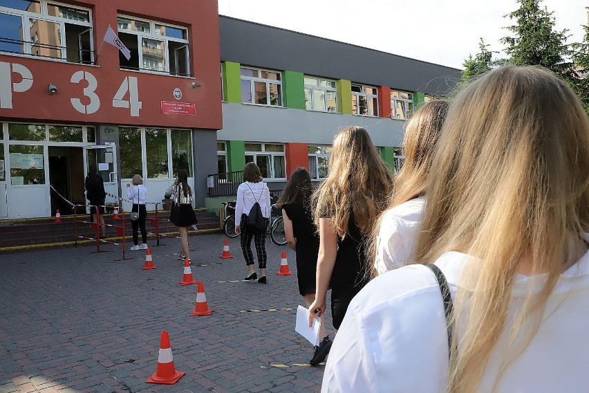 Egzamin ósmoklasisty 2020 rozpoczął się we wtorek (16...