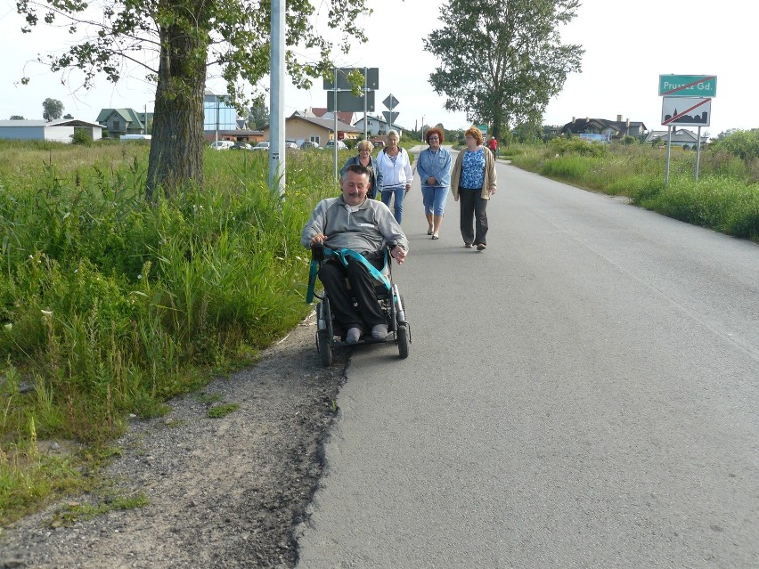 Rokitnica - Pruszcz Gd. Mieszkańcy Rokitnicy  walczą o 100 m chodnika