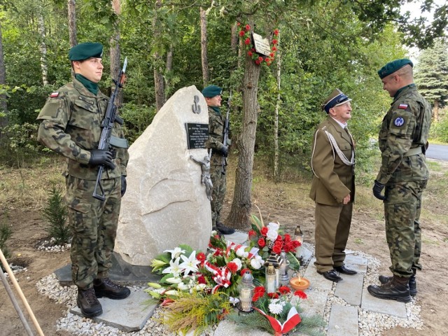 Odsłonięcie obelisku poświęconego Antoniemu Chowańskiemu "Kubie"