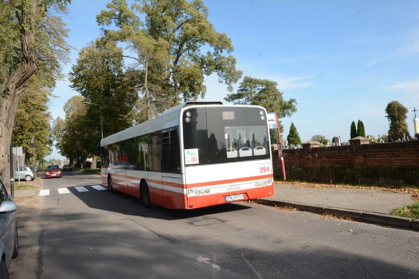  Wszystkich Świętych w Koninie. Dojazd na cmentarz i parkingi. Główne zmiany w organizacji ruchu