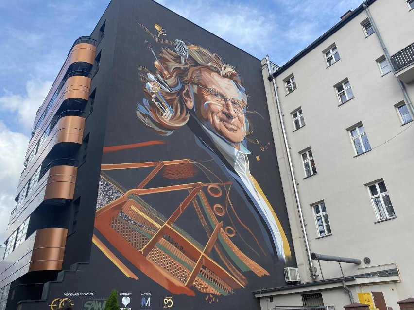 Oficjalne odsłonięcie muralu Zbigniewa Wodeckiego