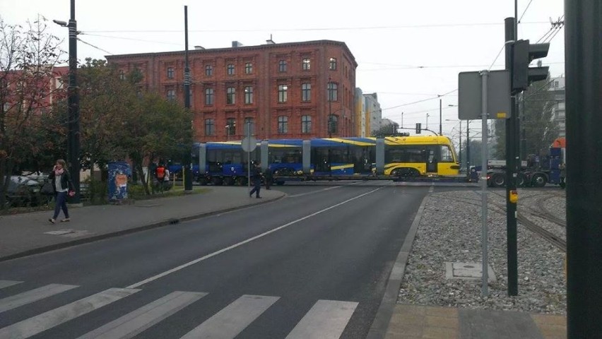 Pierwszy skład tramwajów PESA już w Toruniu! Zobacz jak...