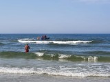 W Lubiatowie w wodzie zaginął mężczyzna. Odnalazł się kilka wejść na plażę dalej