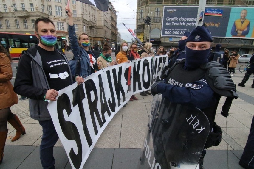 Wrocław: Protest przeciwko wyrokowi Trybunału...