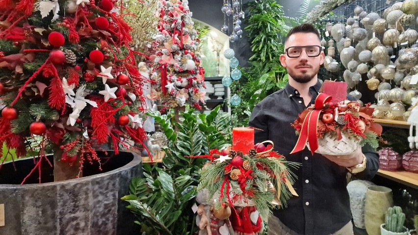 Wyjątkowe dekoracje świąteczne na Boże Narodzenie w kwiaciarni Czarna Owca w Piotrkowie. Zobaczcie co jest modne w 2023 roku. ZDJĘCIA