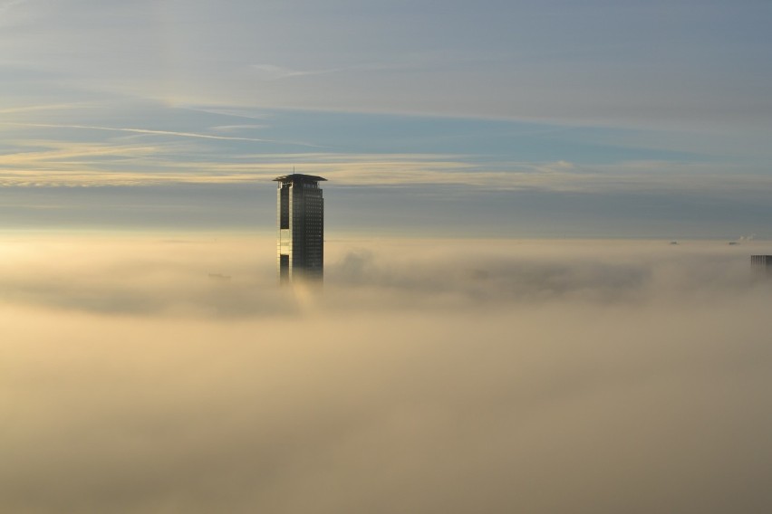 Dotykają nieba, górują nad chmurami: oto najwyższe budynki świata. Na którym miejscu Polska?