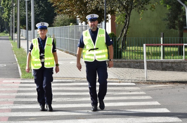 Śremscy policjanci robią przegląd przejść dla pieszych przy szkołach. Rok szkolny zacznie się już za chwilę