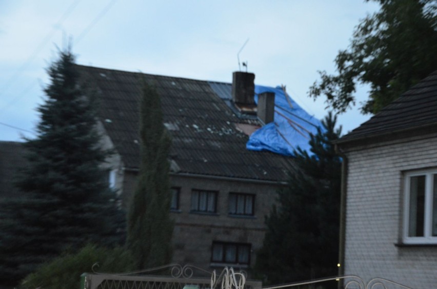 Gm. Wierzchlas: Potężna wichura niszczyła dachy i wyrywała drzewa [FOTO]