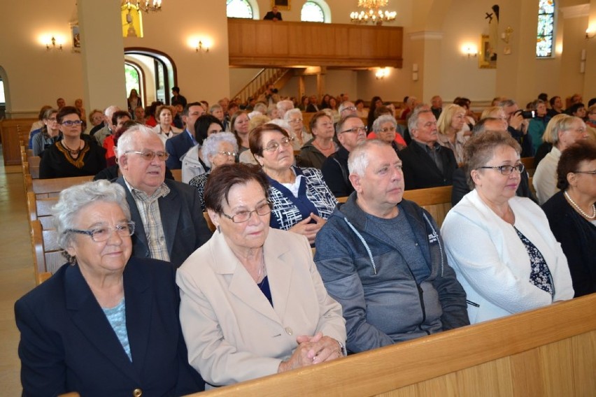 Niezwykłą uroczystość obchodziła parafia w Kiełpinie. Po 25...