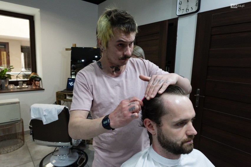 Piękna akcja fryzjerów ze Szczecina. Ostrzygli trzysta głów w 48 godzin! [ZDJĘCIA]