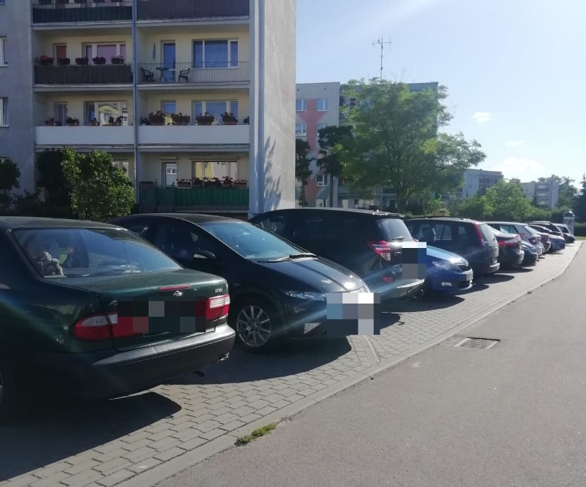 Osiedle w Szczecinku parkingiem podzielone [zdjęcia]