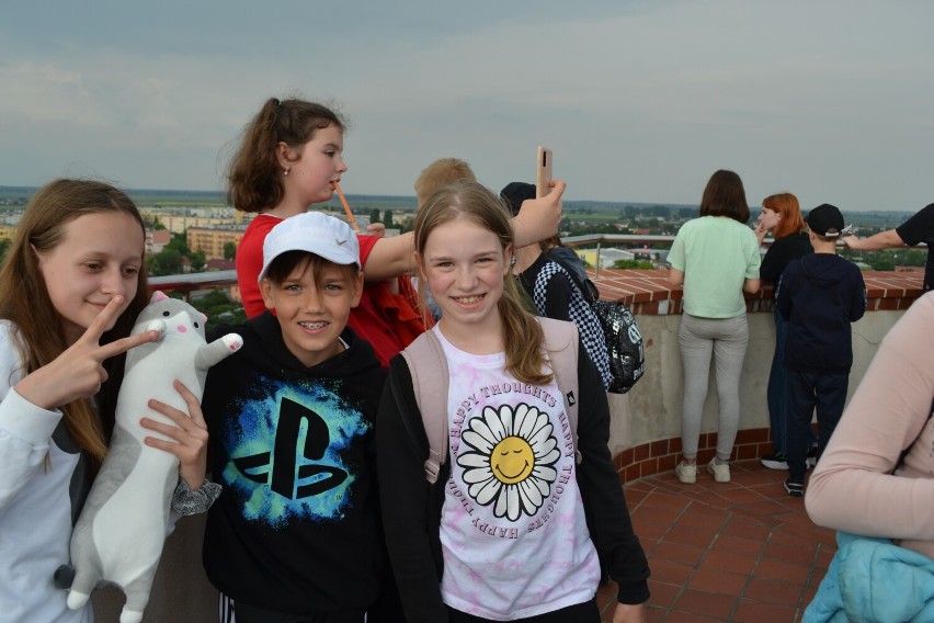Uczniowie z SP w Suchym Dębi pojechali na wycieczkę do Gniezna. Poznali historię Polski |ZDJĘCIA