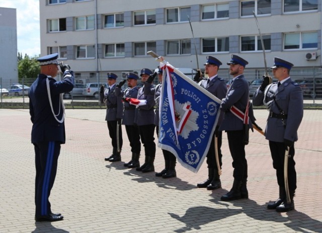 Nowi funkcjonariusze, zanim trafią do komend w województwie kujawsko-pomorskim, udadzą się na kilkumiesięczne szkolenie do szkół policyjnych.