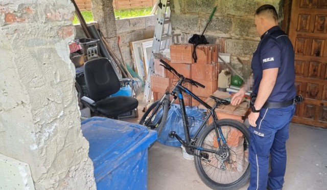 Policjanci z Wolborza zatrzymali 70-latka, który dwa dni wcześniej ukradł rower, a potem schował go w swojej piwnicy