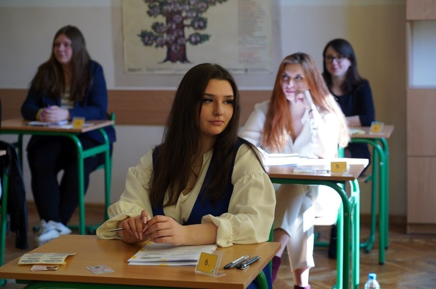 Tuż przed maturą  z języka polskiego w  VII Liceum...