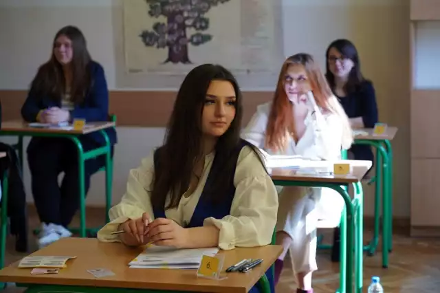 Tuż przed maturą  z języka polskiego w  VII Liceum Ogólnokształcącego w Kielcach.
