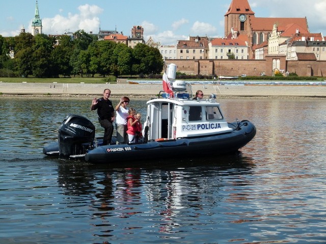 Toruń: Podczas WOŚP wylicytowali rejs policyjną motorówką