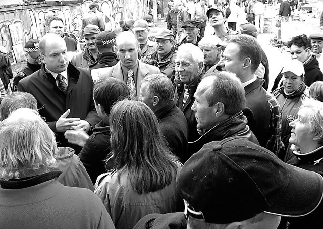 Wiceprezydent Łukasz Magin proponuje użytkownikom pchlego targu kompromisowe rozwiązanie: sprzedaż na głównej płycie rynku, ale w dni nietargowe.