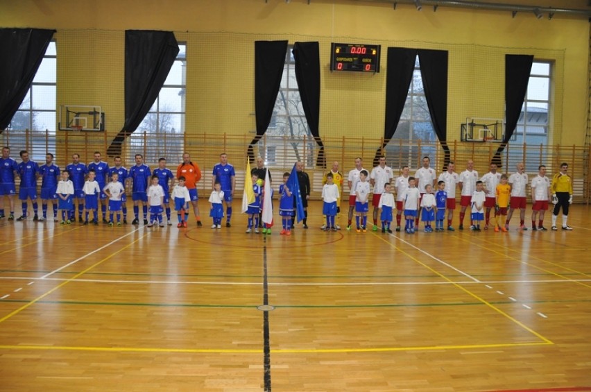 Reprezentacja Polski oldbojów w futsalu zawitała do Poraja! Pokonała oldbojów Polonii Poraj [FOTO]