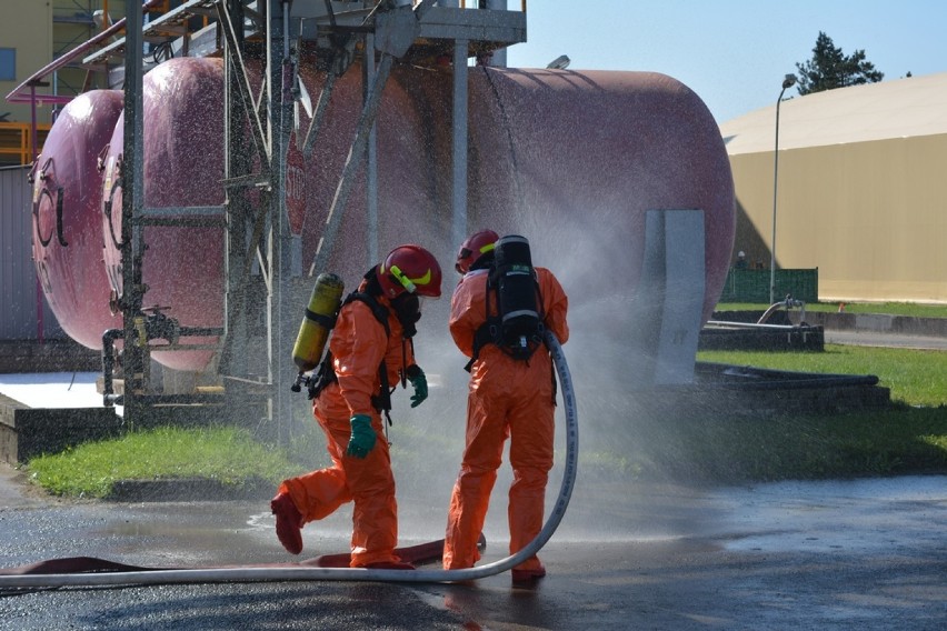 Alwernia. Ćwiczenia strażaków - wyciek kwasu solnego w zakładach chemicznych [ZDJĘCIA]