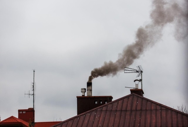 Centralna Ewidencja Emisyjności Budynków (CEEB) to baza, która kataloguje źródła ciepła w Polsce, co ma ułatwić walkę ze smogiem.

 Przejdź do kolejnych zdjęć, używając strzałek lub gestów --->
