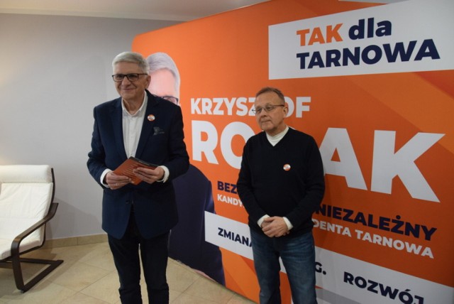 Krzysztof Rodak (z lewej) i KWW TAK dla Tarnowa uruchomili "Biuro Pozytywnej Energii"