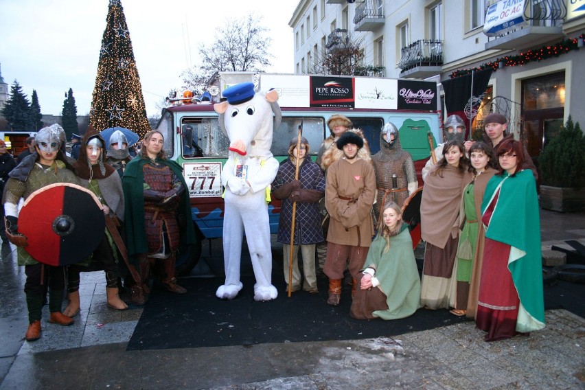 Koziołek matołek co chwila opróżniał puszkę z datkami.Fot....