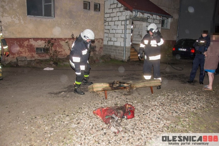 Pożar mieszkania w Nowoszycach. Lokator trafił do szpitala!