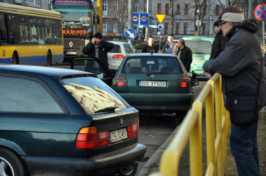 Cztery samochody zderzyły się w centrum Słupska, na ulicy...