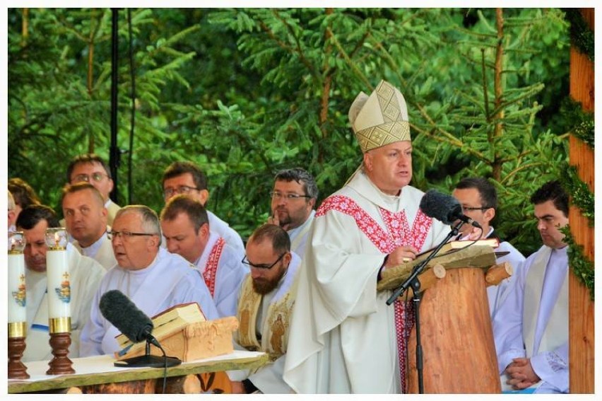 Tłumy wiernych na niezwykłej mszy na Trójstyku, spotkali się Polacy, Czesi i Słowacy (ZDJĘCIA)