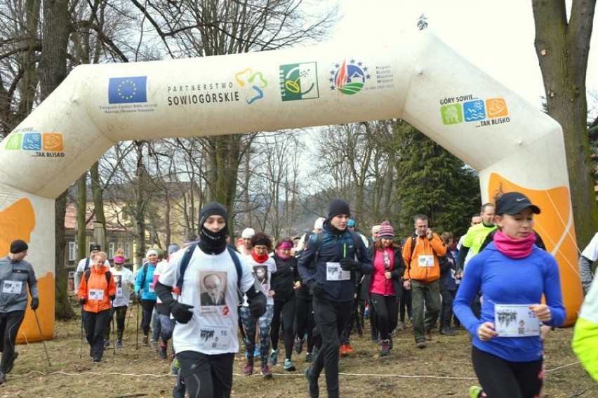 W biegu Tropem Wilczym w Głuszycy wzięło udział ponad 80 osób