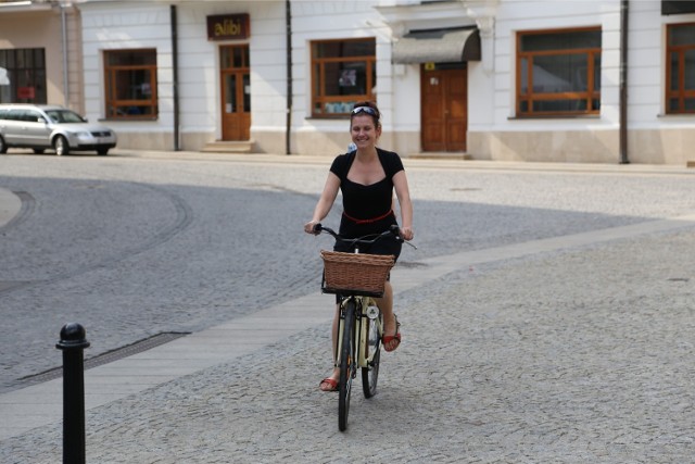 Gdzie kupić rower miejski w Warszawie? Wiosna już wisi w powietrzu i wiele osób może zadawać sobie właśnie takie pytanie. Jeśli marzy wam się elegancki i stylowy rower miejski, podpowiadamy, gdzie możecie taki znaleźć. Musicie jednak liczyć się ze sporym wydatkiem.