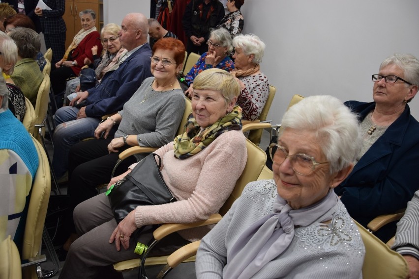 Katowice: Centrum Usług Społecznościowych dla seniorów w...