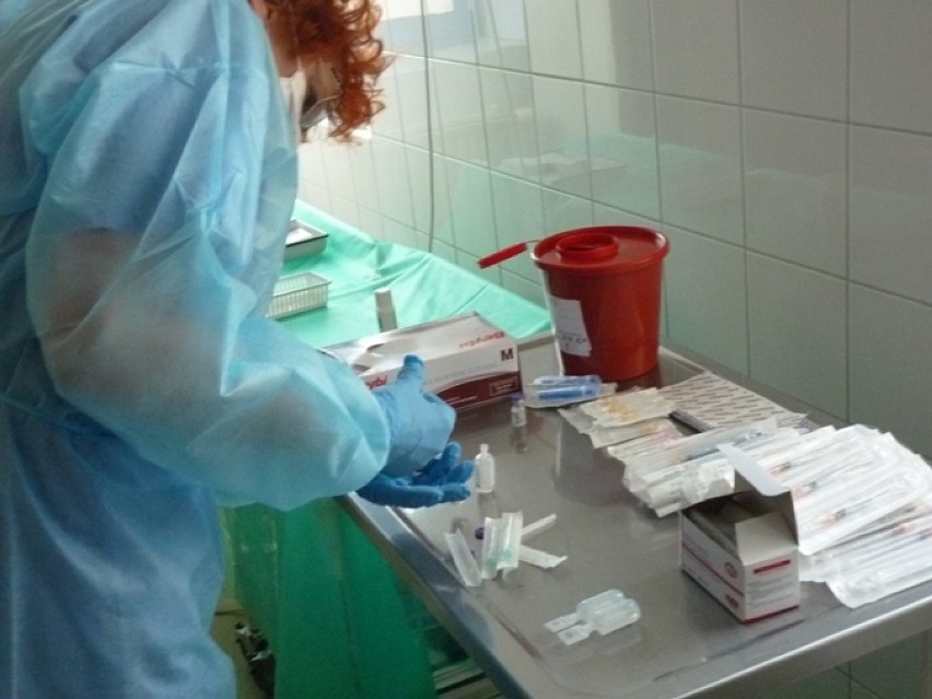 W Szpitalu Powiatowym w Radomsku ruszyły szczepienia przeciwko koronawirusowi [ZDJĘCIA]